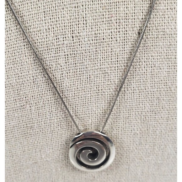Brighton Silver Plated Swirl Circular Pendant Snake Chain Collar 17" Necklace - Picture 5 of 12